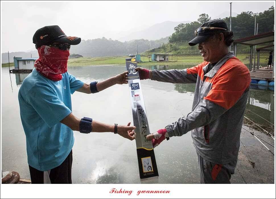 병호 45 cm제일 43 cm 외3 수한버들 42 cm (조황조행기 - 특파원조황)