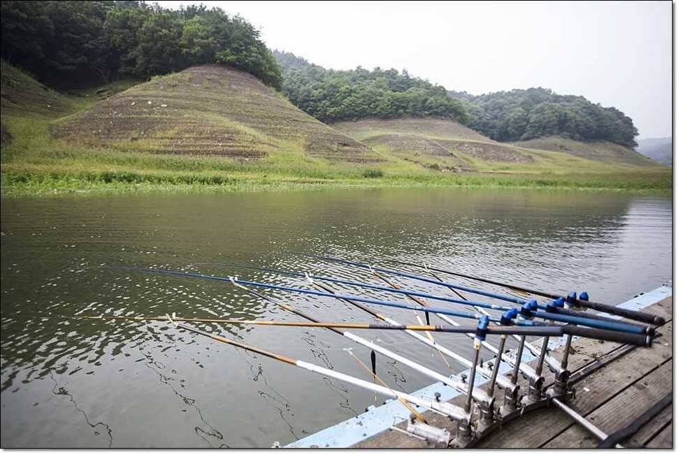 신매 낚시터 36cm돌감 좌대 모습 (조황조행기 - 특파원조황)