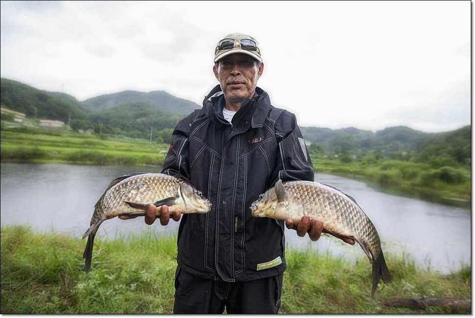 연론리 돌감 425cm병호 415cm늘푸른 키로장어소류지 사짜 (조황조행기 - 특파원조황)