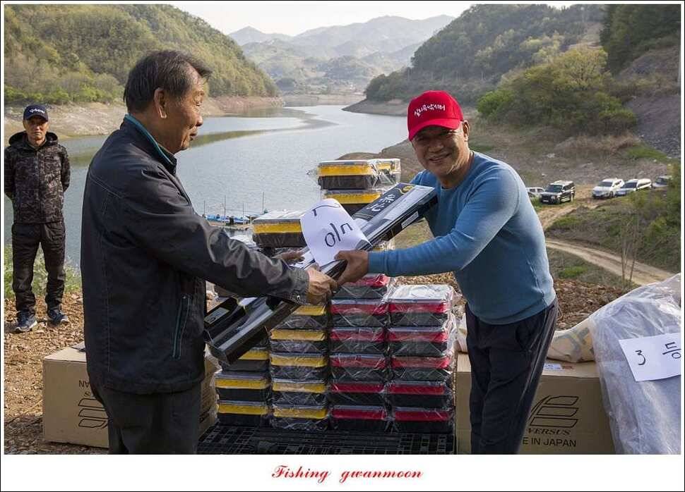 실리곡 사짜화곡지 사짜한버들 38cm 조황 (조황조행기 - 특파원조황)