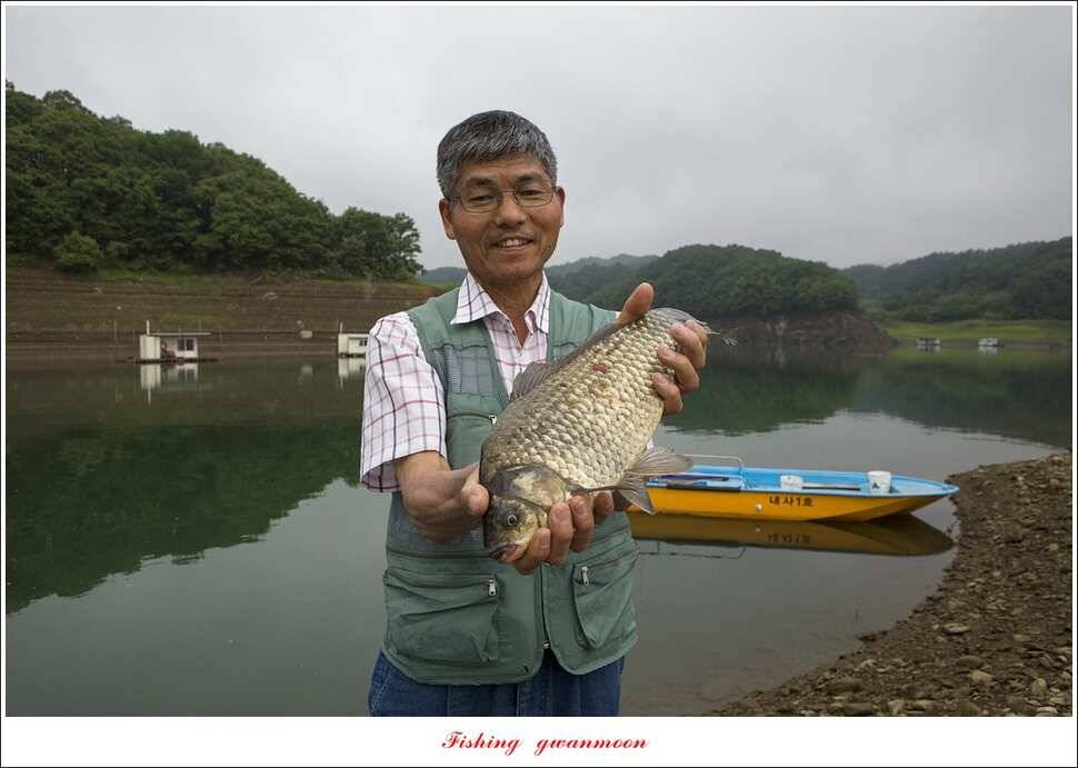 추평지 사짜병호 38 cm돌감한버들 실리곡 월척 조황 (조황조행기 - 특파원조황)