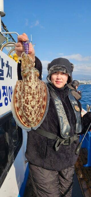 21년신조선22인승제주에이스호4일갑오징어조황입니다 (조황조행기 - 바다선상조황)