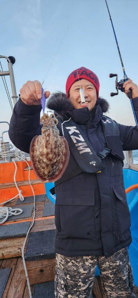 21년신조선22인승제주에이스호16석운영 2월1일 갑오징어조황입니다 (조황조행기 - 바다선상조황)