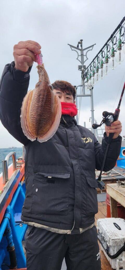 21년신조선22인승제주에이스호16석운영 2월11일갑오징어조황입니다 (조황조행기 - 바다선상조황)