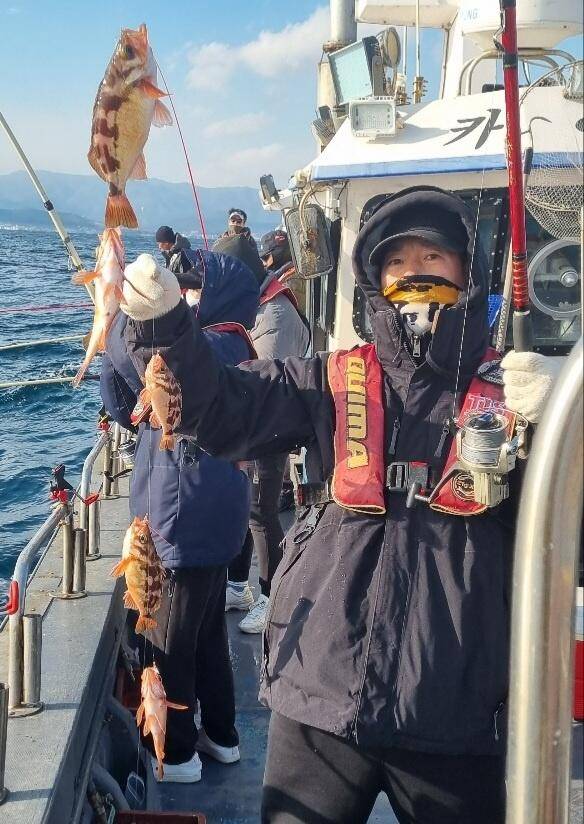 20일 07시 외줄낚시 볼락열기 씨알 좋고 마릿수좋습니다 (조황조행기 - 바다선상조황)