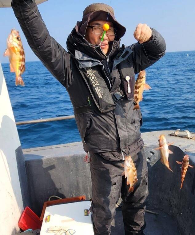 8일왕열기 넉넉히 잡고 입항 했습니다 (조황조행기 - 바다선상조황)