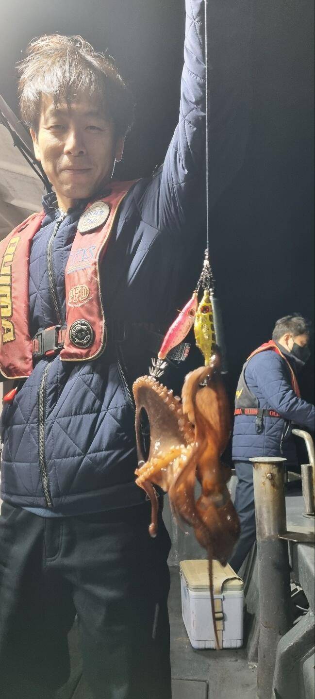 25일 밤 돌문어 파이팅 넘침 속에 마릿수 행진 (조황조행기 - 바다선상조황)