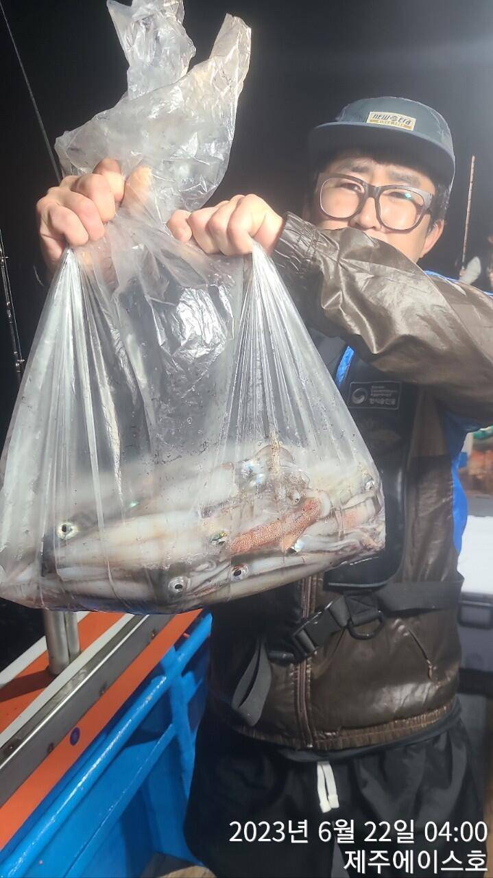 제주에이스호21일 한치 한치 조황입니다 (조황조행기 - 바다선상조황)