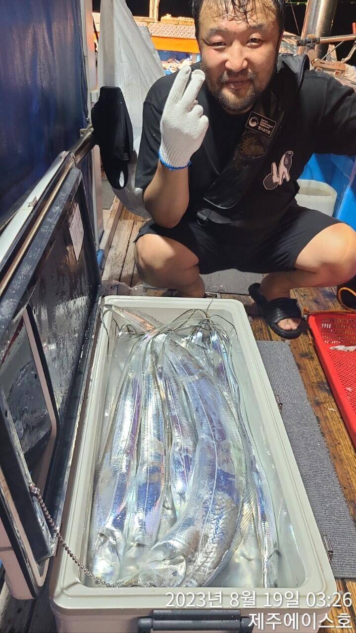 제주에이스호18일갈치조황입니다전좌석봉돌투승기장착무료이용문의01035483472 (조황조행기 - 바다선상조황)