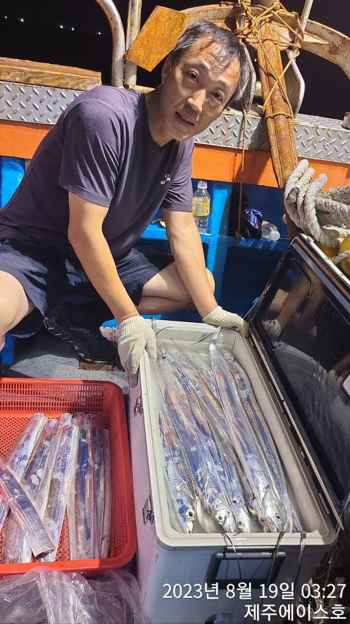 제주에이스호18일갈치조황입니다전좌석봉돌투승기장착무료이용문의01035483472 (조황조행기 - 바다선상조황)