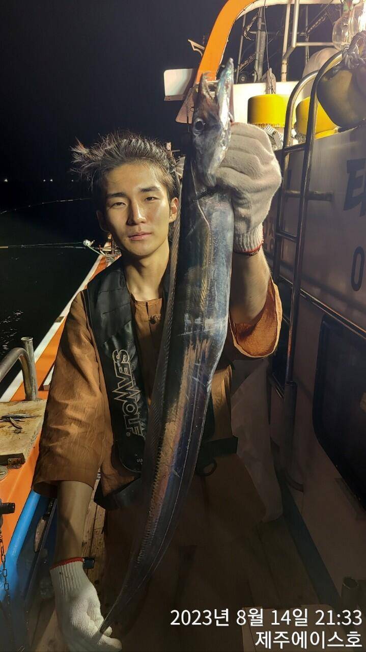 제주에이스호14일갈치조황입니다문의01035483472 전좌석봉돌투승기장착12좌석운영 (조황조행기 - 바다선상조황)