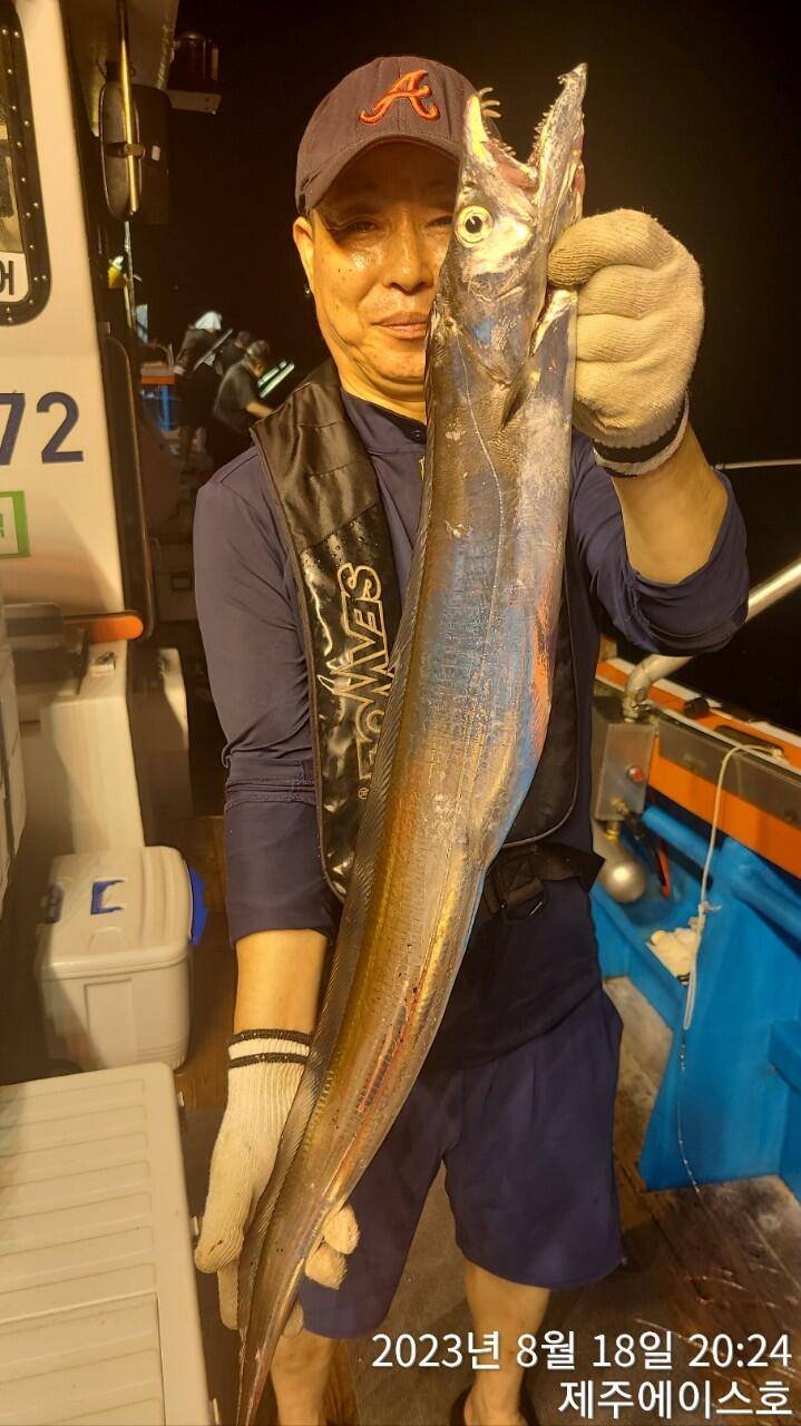 제주에이스호18일갈치조황입니다전좌석봉돌투승기장착무료이용문의01035483472 (조황조행기 - 바다선상조황)