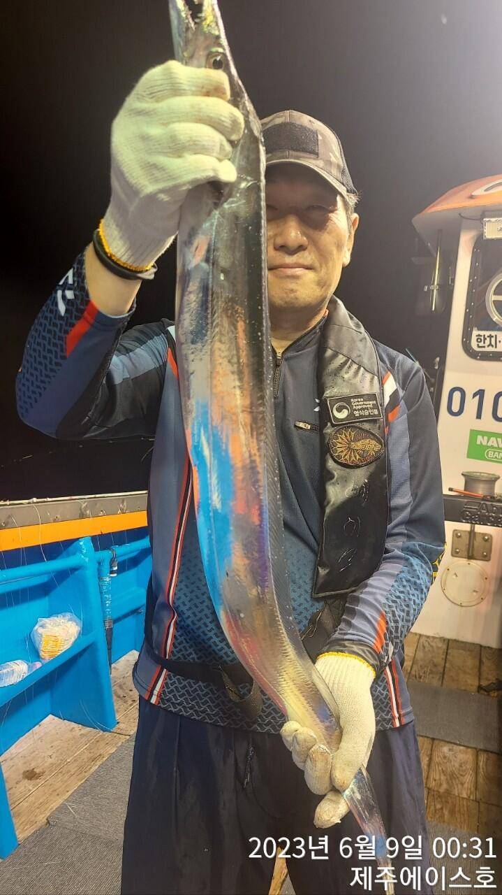 제주에이스호8일대갈치 조황입니다전좌석봉돌투승기 작착무료이용 (조황조행기 - 바다선상조황)