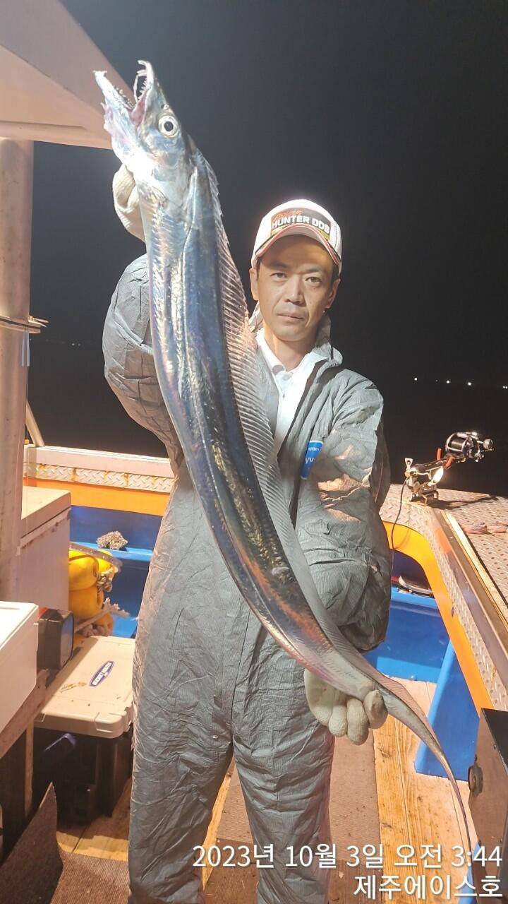 제주에이스호10월2일갈치조황입니다0103548347201038603472 (조황조행기 - 바다선상조황)