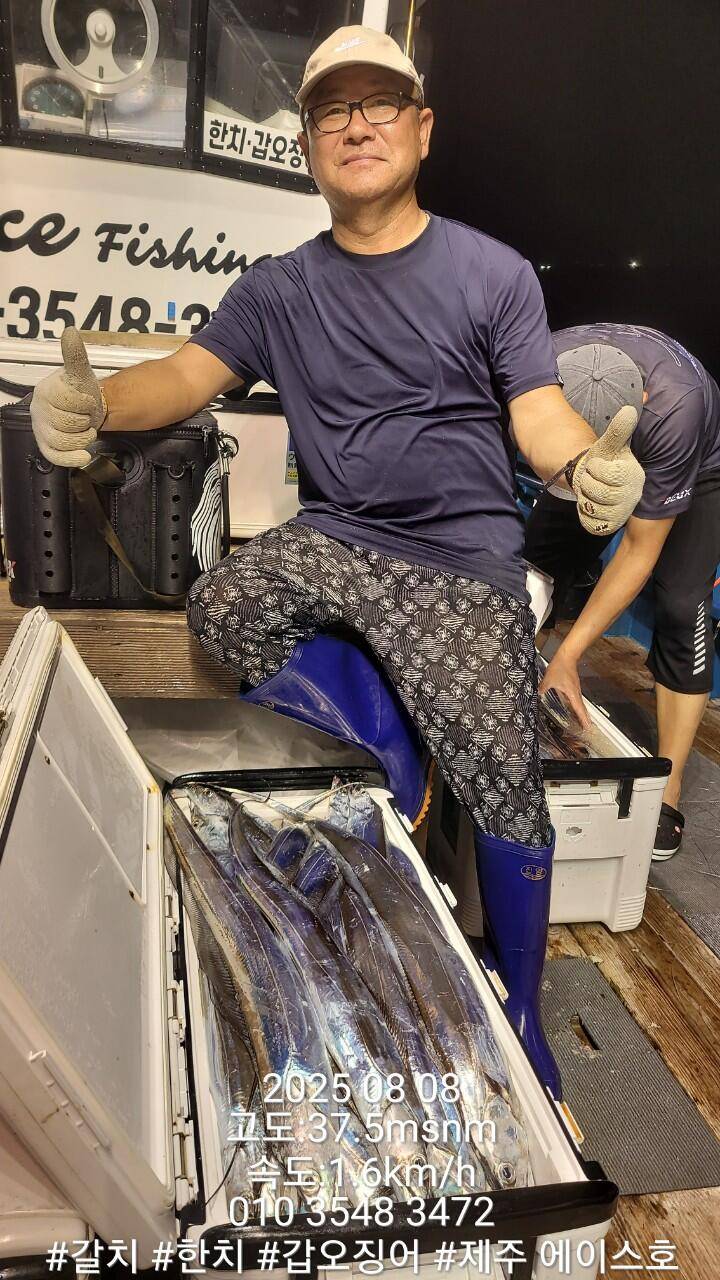 제주에이스호8월7일북제주권갈치조황입니다010 35483472010 3860 3472977톤22인승14석운영 (조황조행기 - 바다선상조황)