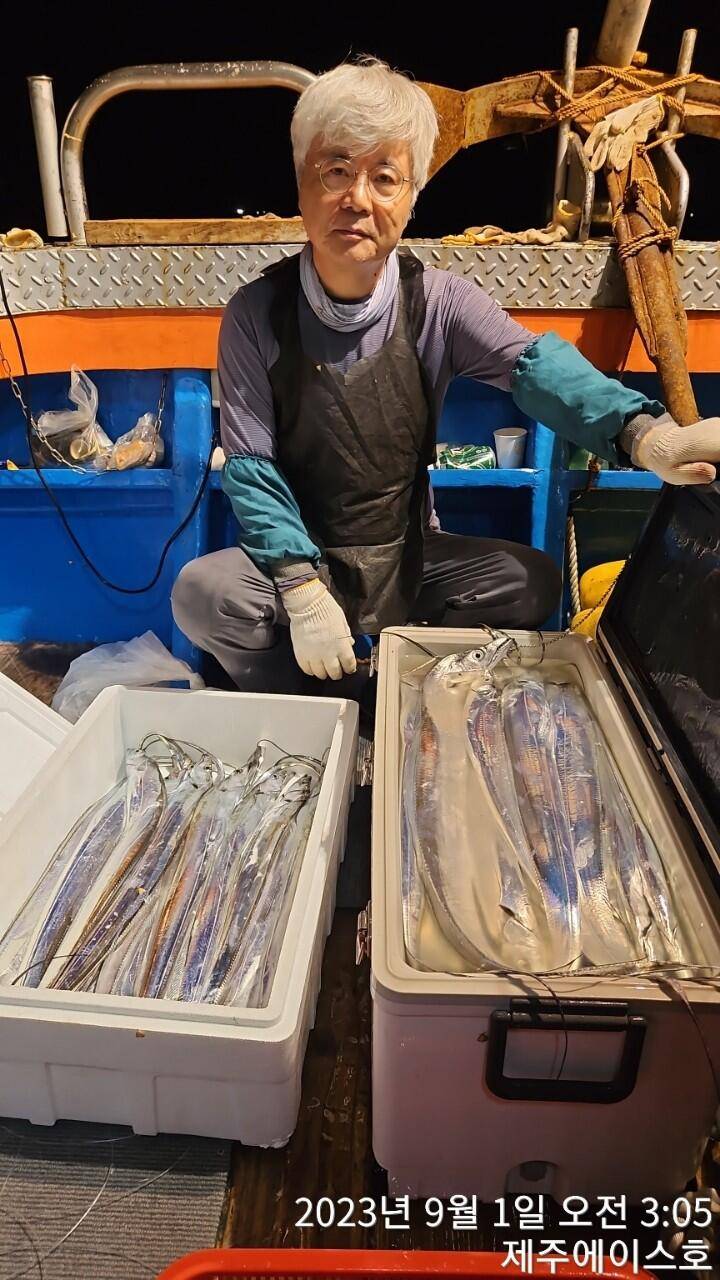 제주에이스호31일전원쿨러가득 갈치조황입니다문의0103548347201038603472 (조황조행기 - 바다선상조황)