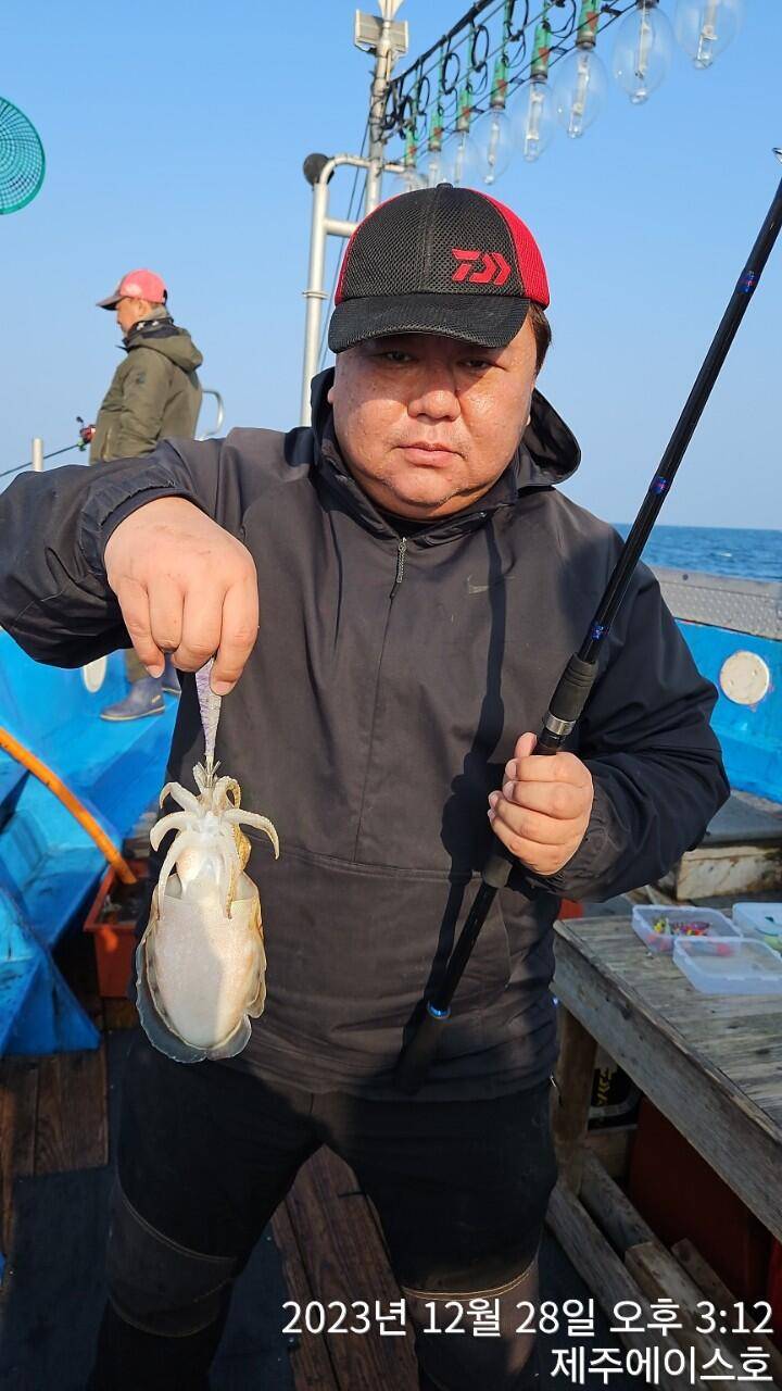 제주에이스호28갑돌이 조황입니다 문의 0103548347201038603472 (조황조행기 - 바다선상조황)