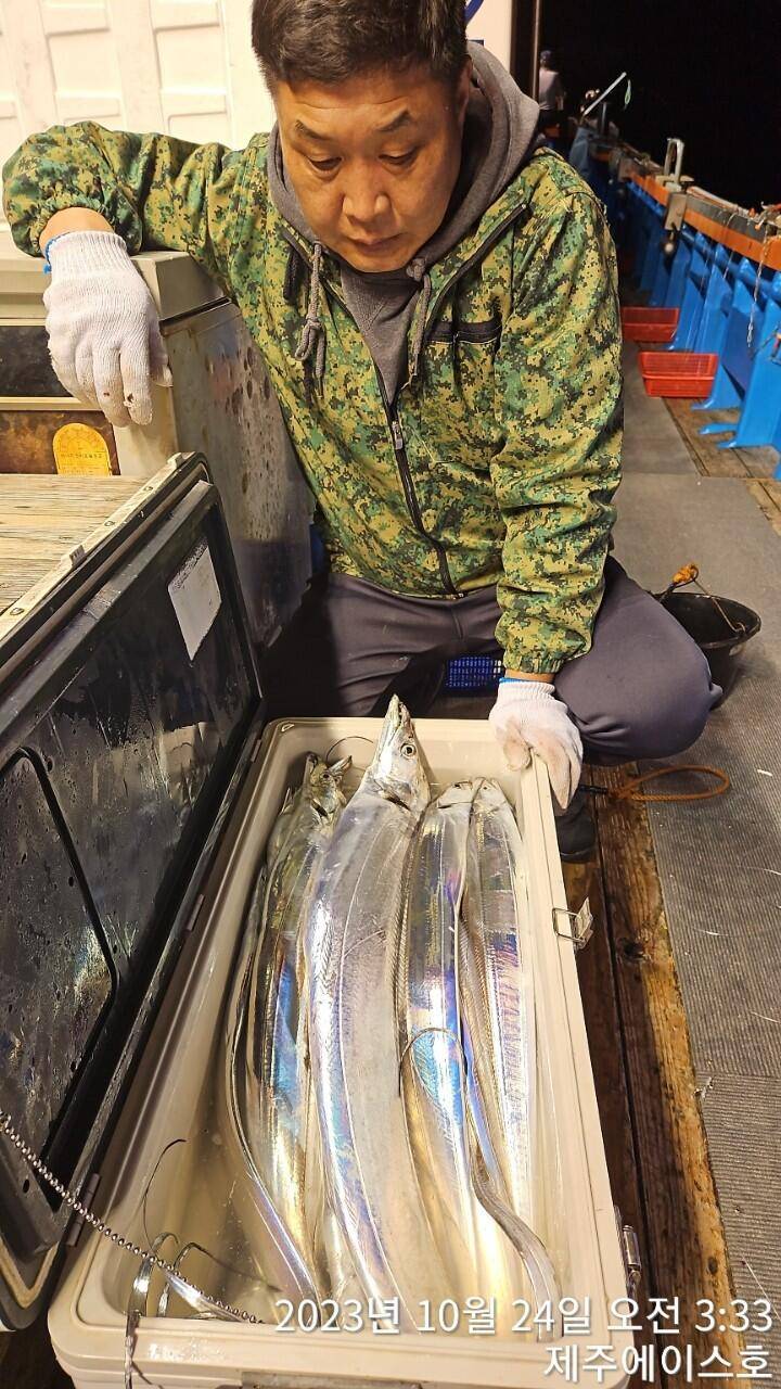 제주에이스호23일갈치조황입니다문의0103548347201038603472 (조황조행기 - 바다선상조황)