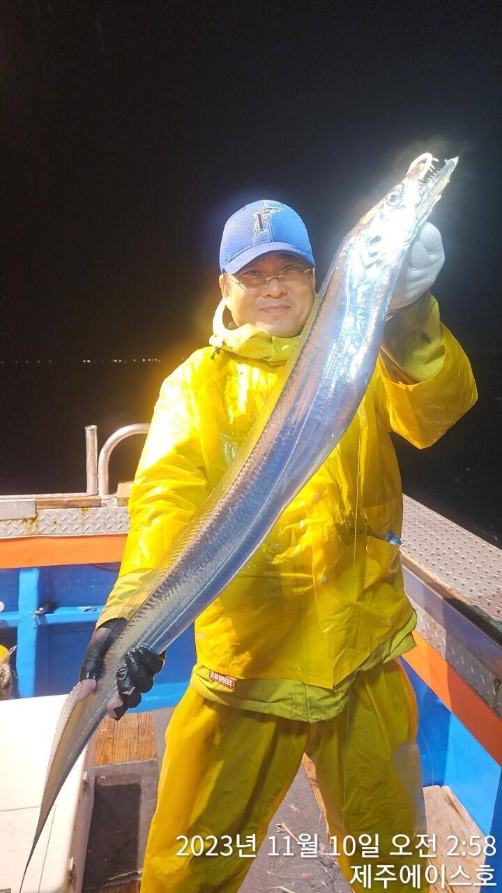 제주에이스호9일씨알굵은갈치조황입니다문의0103548347201038603472 (조황조행기 - 바다선상조황)