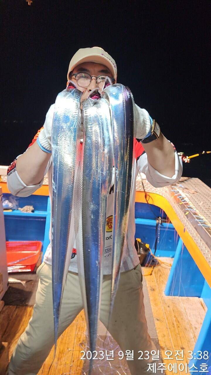 제주에이ㅣ스호22일갈치조황입니다문의0103548347201038603472 (조황조행기 - 바다선상조황)