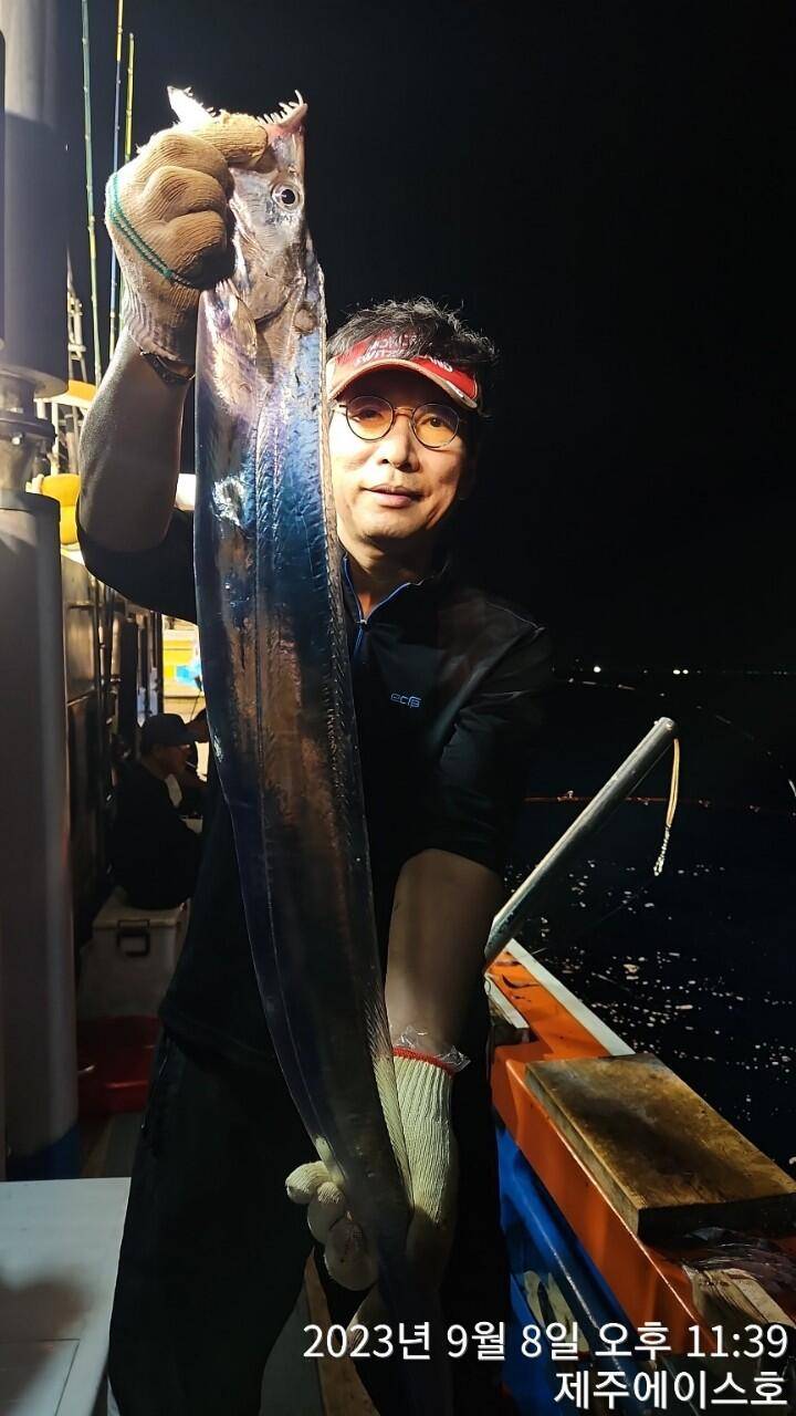 주에이스호8일갈치가 풍년입니다문의01035483472 01038603472 (조황조행기 - 바다선상조황)