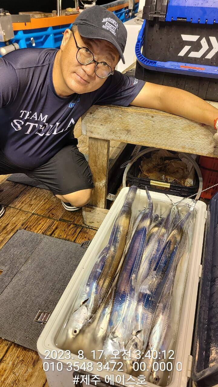 제주에이스호16일갈치조황입니다전좌석봉돌투승기장착무료이용 문의01035483472 (조황조행기 - 바다선상조황)