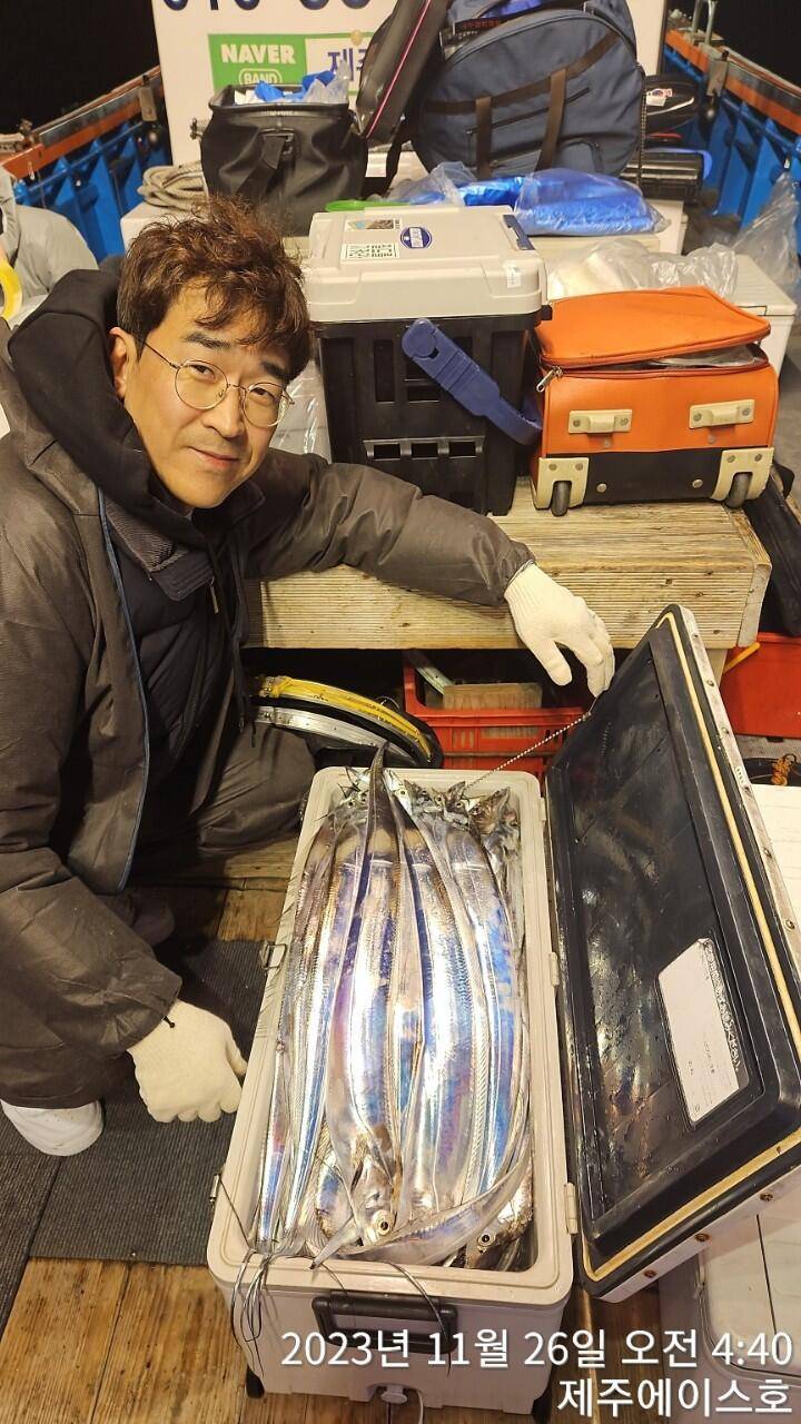 제주에이스호25일갈치조황입니다문의0103548347201038603472 전좌석봉돌투승기장착 (조황조행기 - 바다선상조황)
