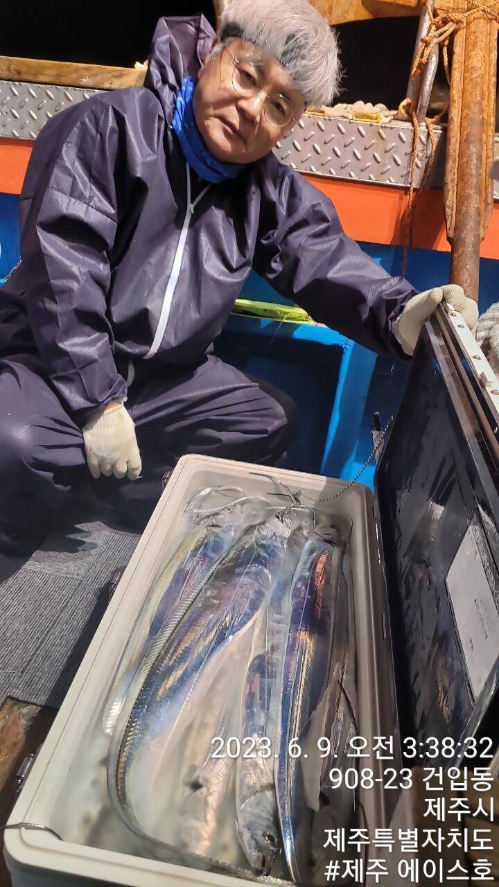 제주에이스호8일대갈치 조황입니다전좌석봉돌투승기 작착무료이용 (조황조행기 - 바다선상조황)