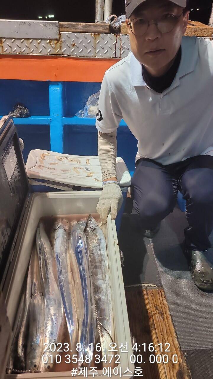 제주에이스호15일갈치조황입니다문의01035483472 전좌석봉돌투승기장착 무료이용12석운영 (조황조행기 - 바다선상조황)