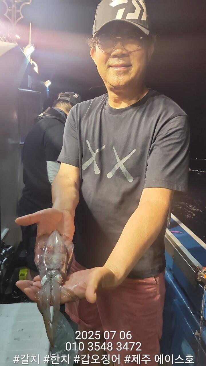 제주에이스호7월5일조황입니다010 35483472010 3860 3472977톤22인승14석운영 (조황조행기 - 바다선상조황)