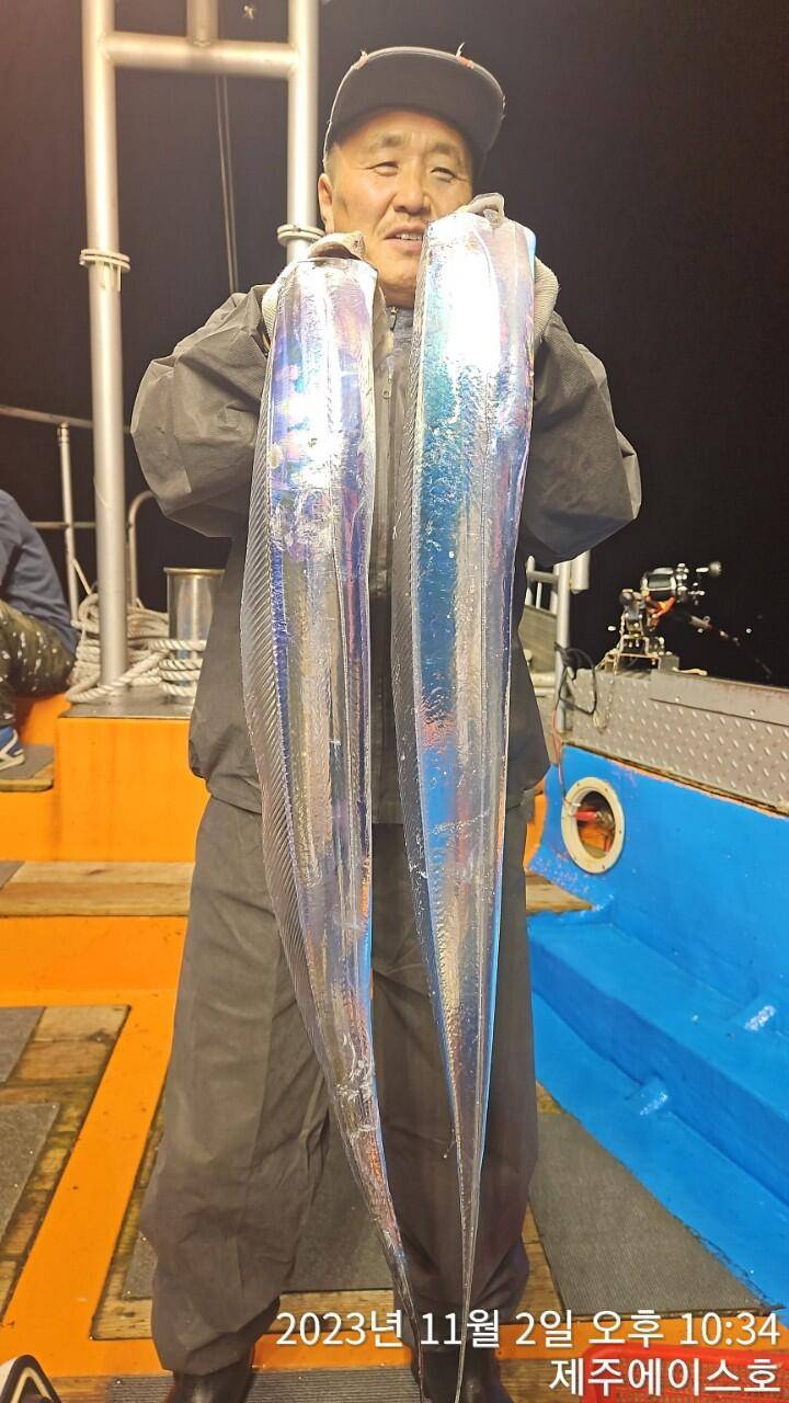 제주에이스호2일갈치조황입니다문의 0103548347201038603472 (조황조행기 - 바다선상조황)