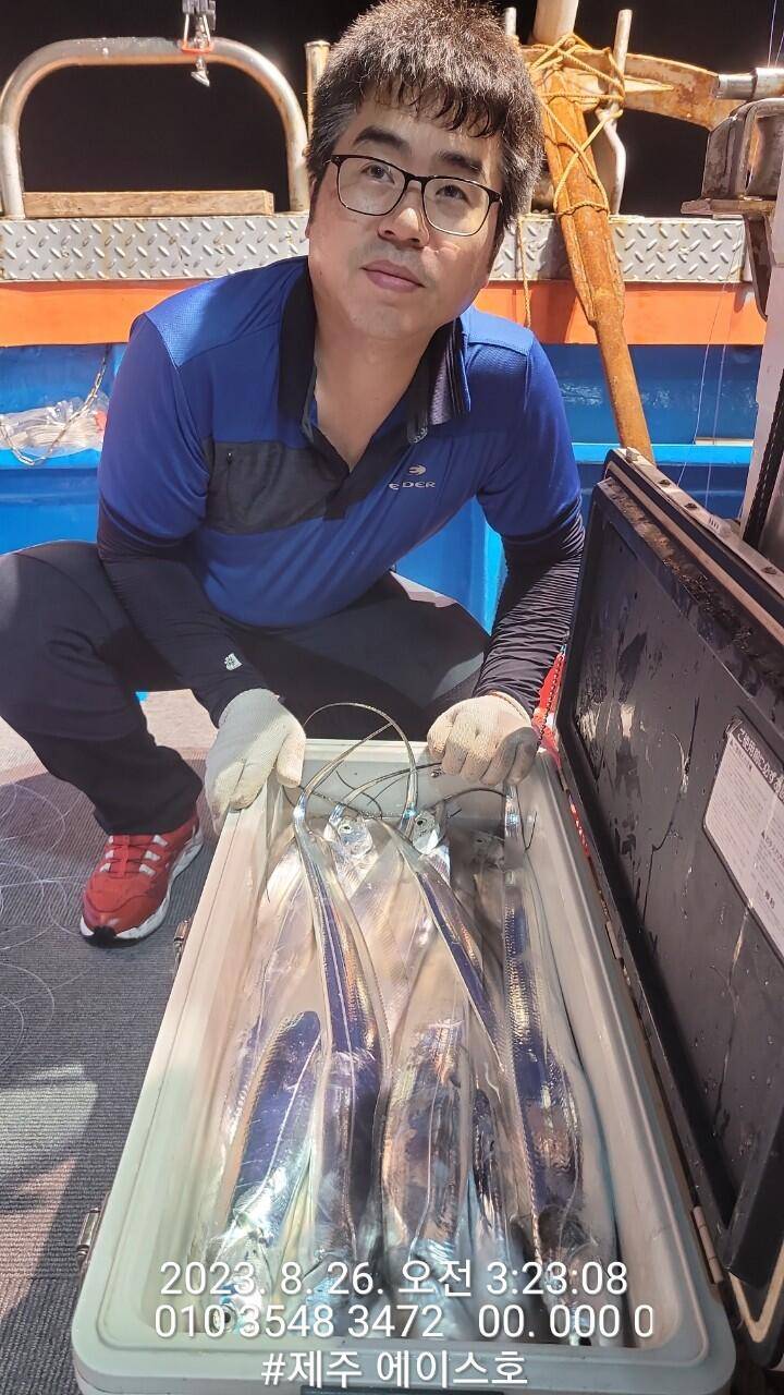제주에이스호25일대갈치사냥다녀왔습니다전좌석봉돌투승기장착무료이용문의0103548347201038603472 (조황조행기 - 바다선상조황)