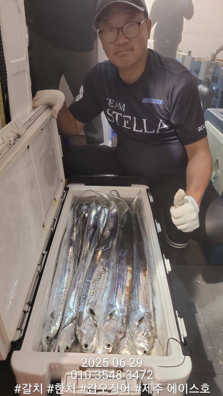 제주에이스호6월28일갈치조황입니다010 35483472010 3860 3472977톤22인승12석운영 봉돌투승기장착 (조황조행기 - 바다선상조황)