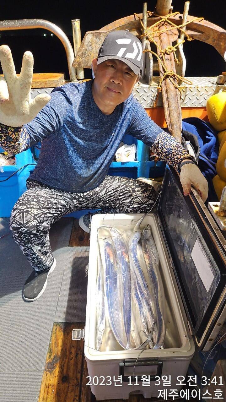 제주에이스호2일갈치조황입니다문의 0103548347201038603472 (조황조행기 - 바다선상조황)