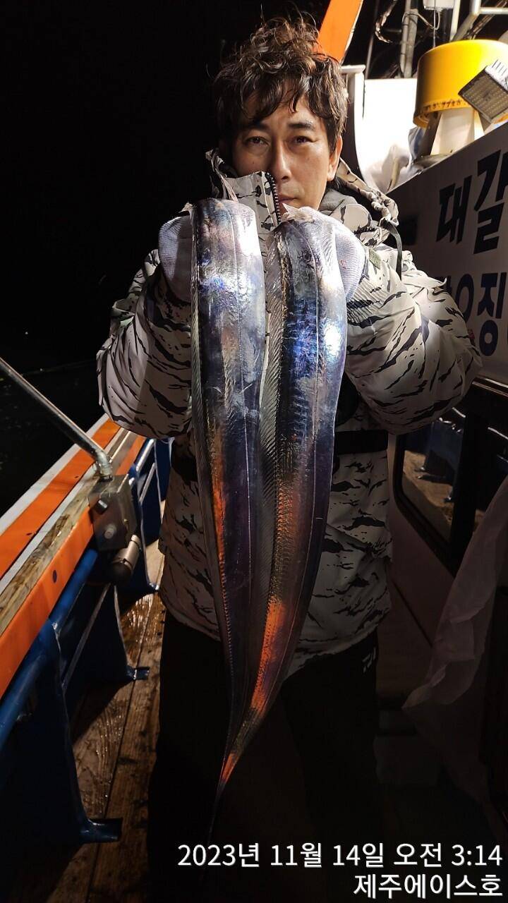 제주에이스호13일갈치조황입니다문의0103548347201038603472 (조황조행기 - 바다선상조황)