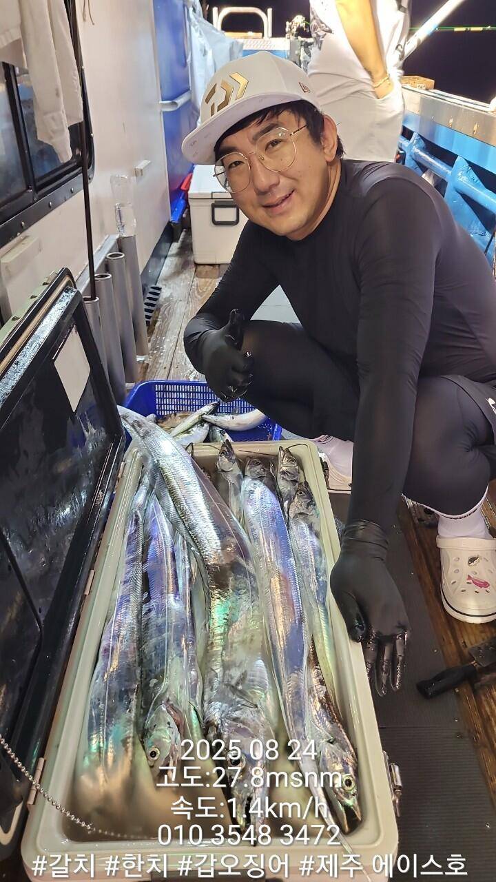 제주에이스호8월23일제주갈치조황입니다010 35483472010 3860 3472977톤22인승12석운전좌석봉돌투등기장착 청결은보장 (조황조행기 - 바다선상조황)