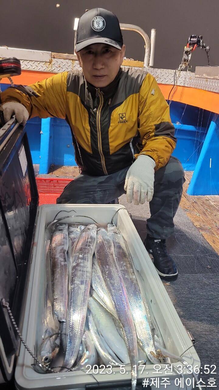 제주에이스호16일대갈치 조황입니다문의0103548347201038603472 (조황조행기 - 바다선상조황)