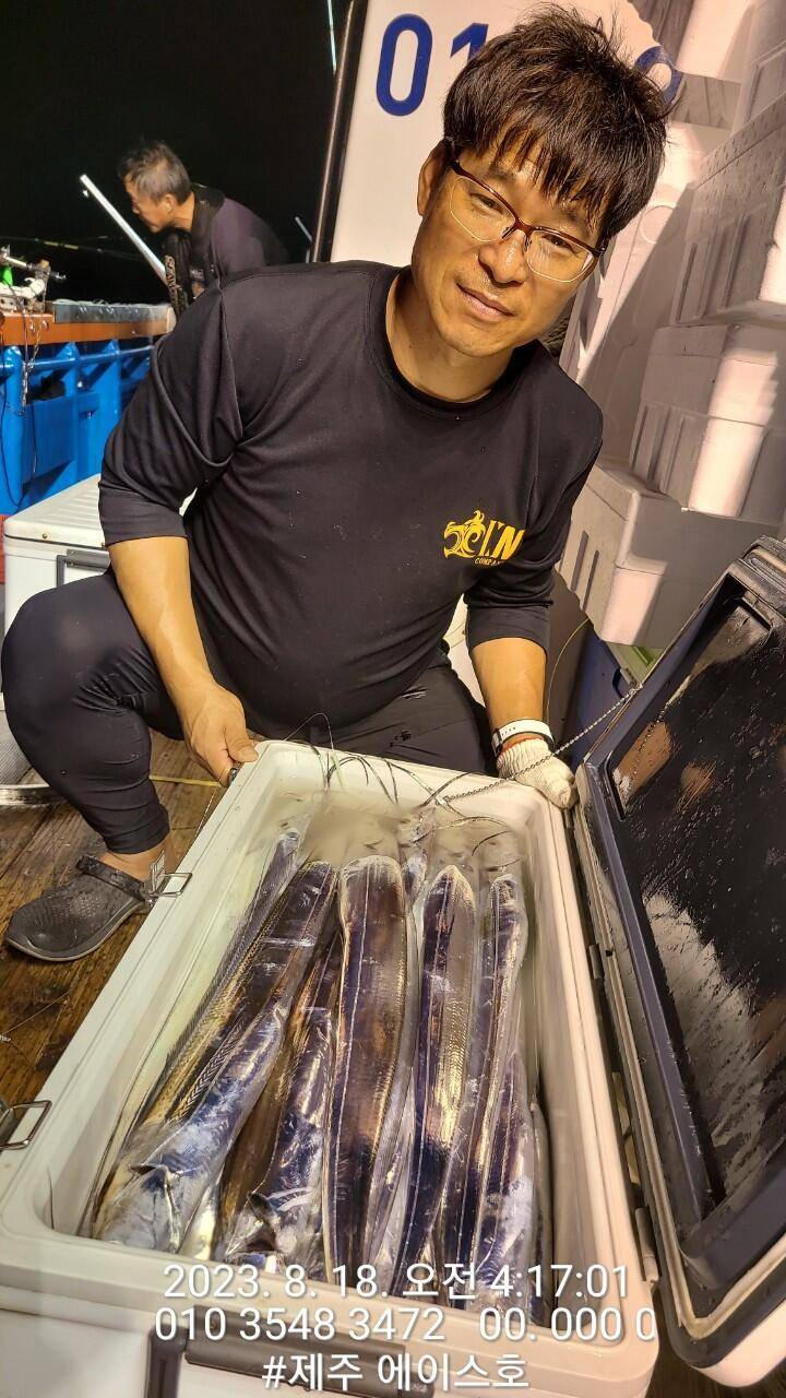 제주에이스호17일갈치조황입니다전좌석봉돌투승기장착무료이용문의01035483472 (조황조행기 - 바다선상조황)