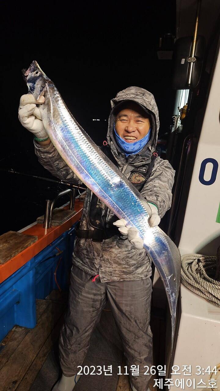 제주에이스호25일갈치조황입니다문의0103548347201038603472 전좌석봉돌투승기장착 (조황조행기 - 바다선상조황)