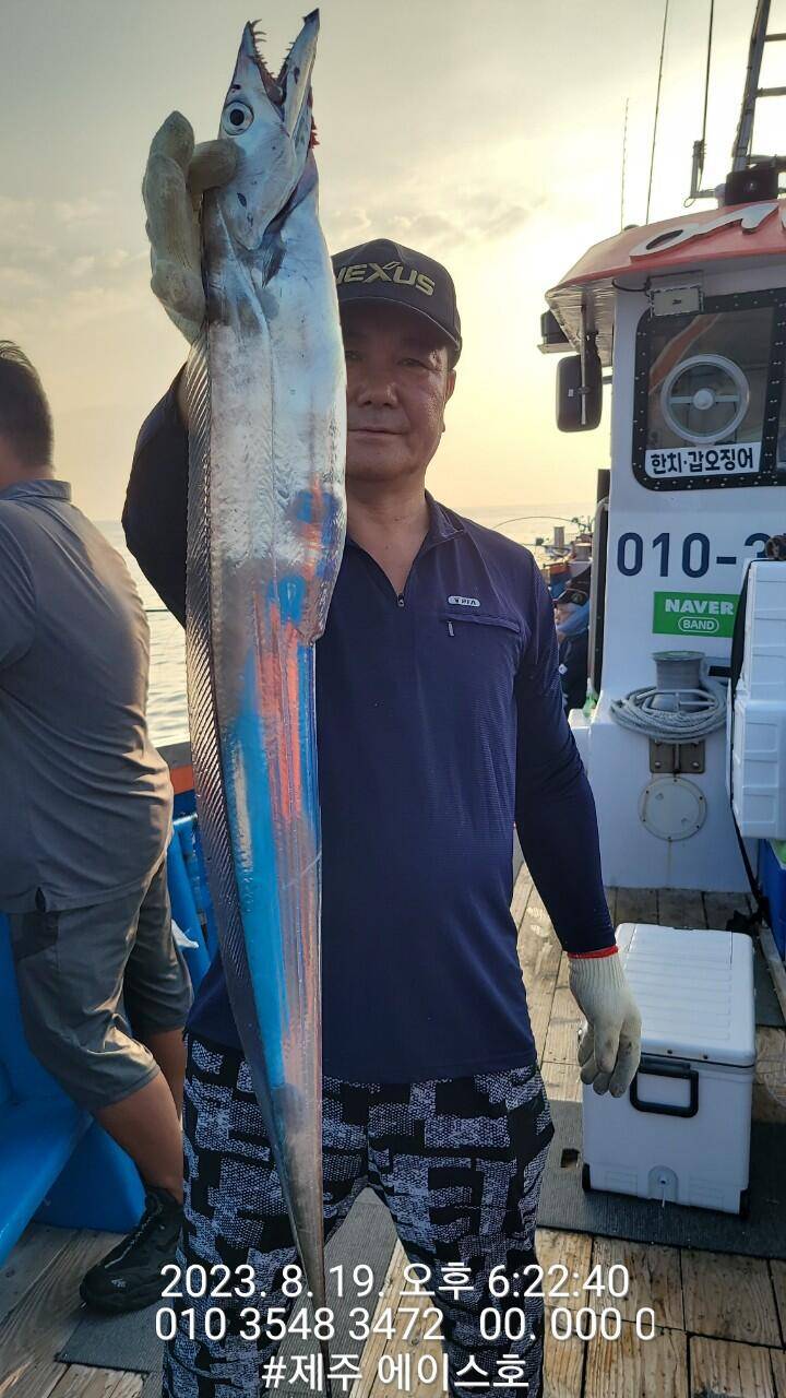 제주에이스호19일갈치조황입니다 전좌석봉돌투승기장착무료이용 문의01035483472 (조황조행기 - 바다선상조황)