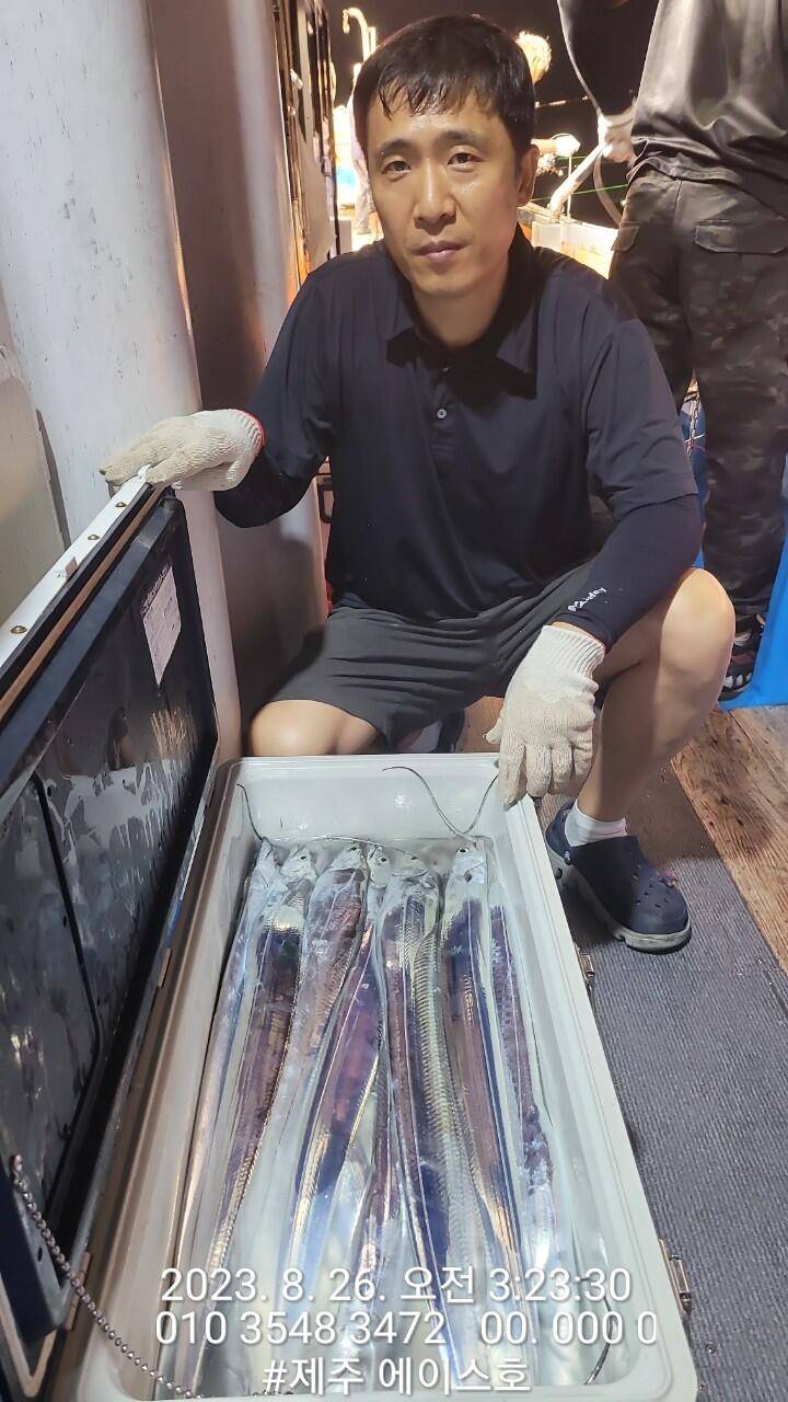 제주에이스호25일대갈치사냥다녀왔습니다전좌석봉돌투승기장착무료이용문의0103548347201038603472 (조황조행기 - 바다선상조황)