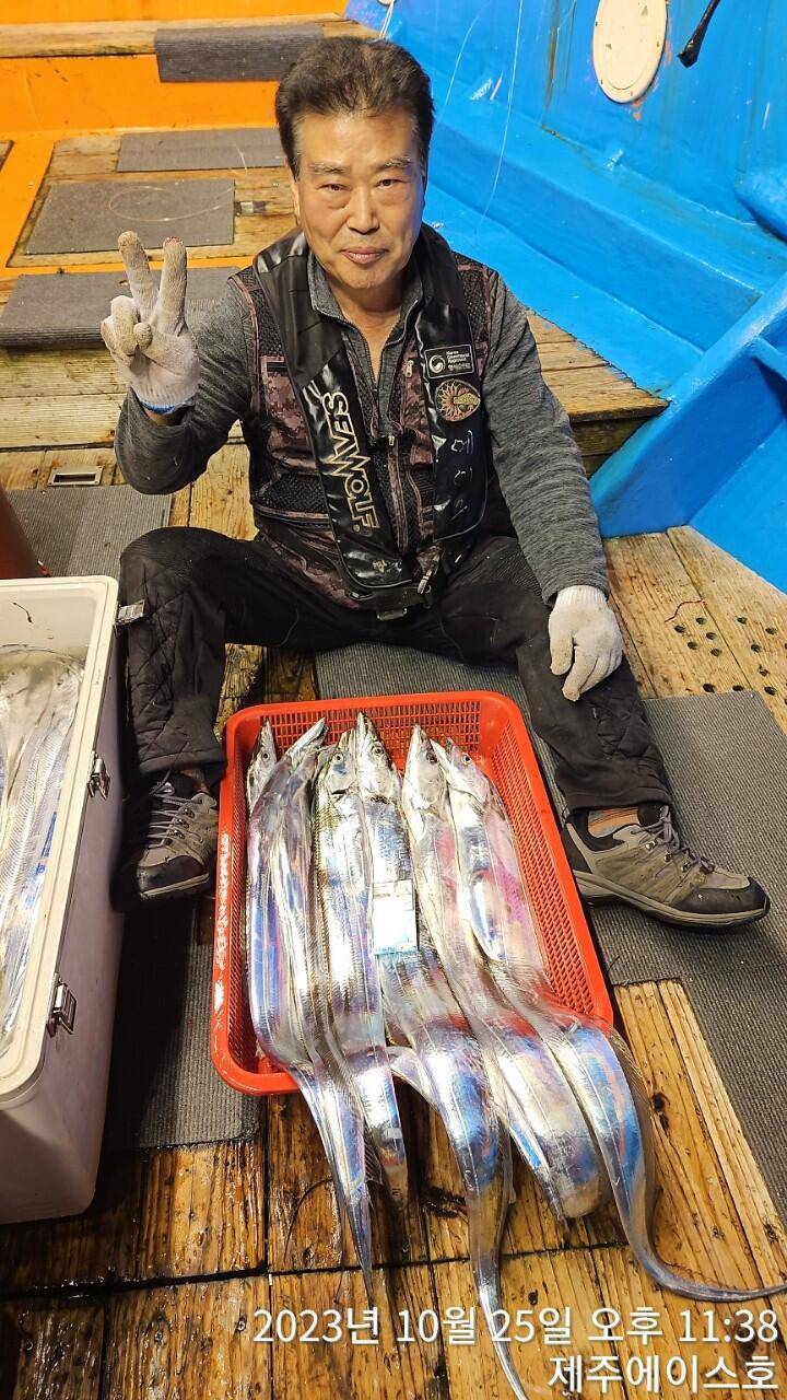 제주에이스호25일씨알좋고 양도만족갈치조황입니다0103548347201038603472 (조황조행기 - 바다선상조황)