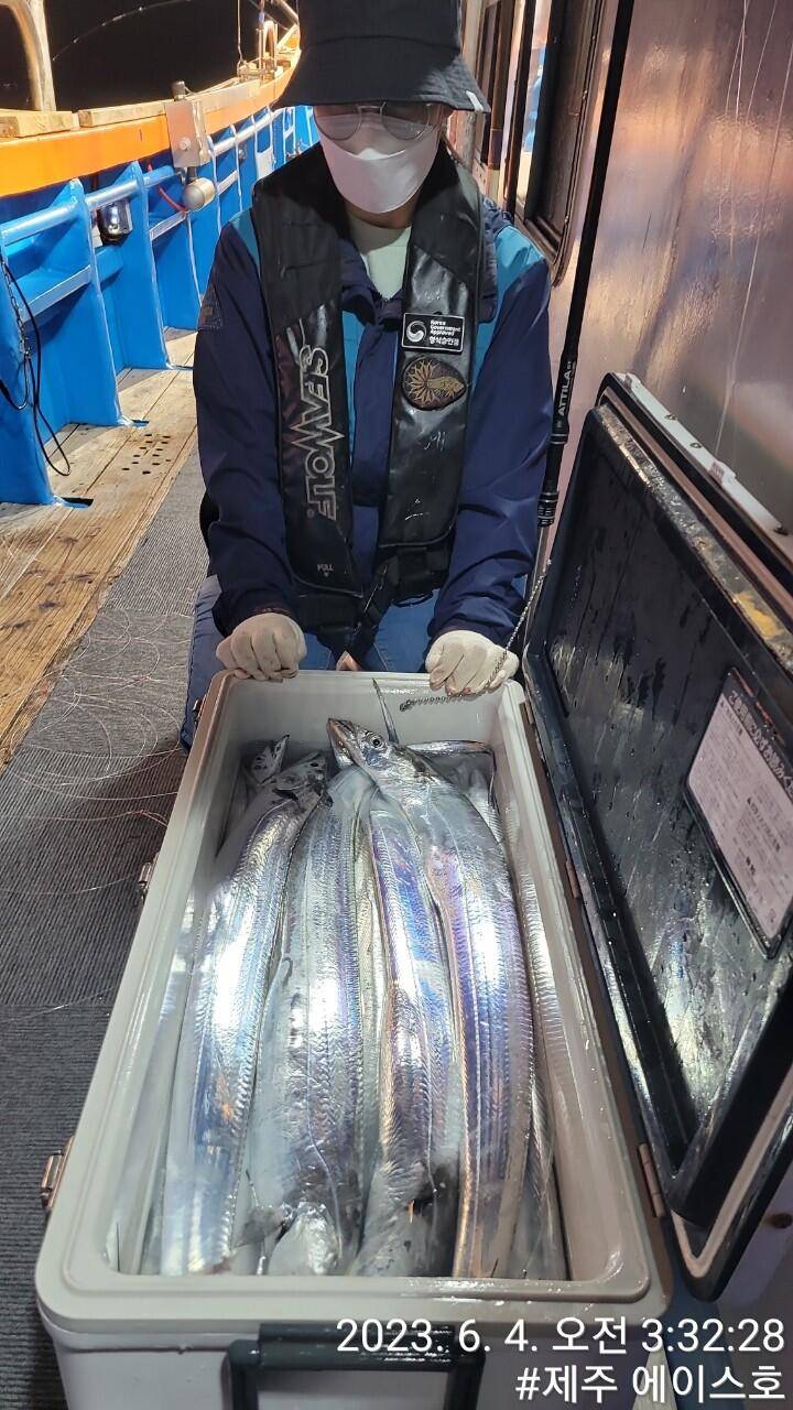 제주에이스호3일기분좋은대갈치조황입니다전좌석봉돌투승기장착무료이용 (조황조행기 - 바다선상조황)