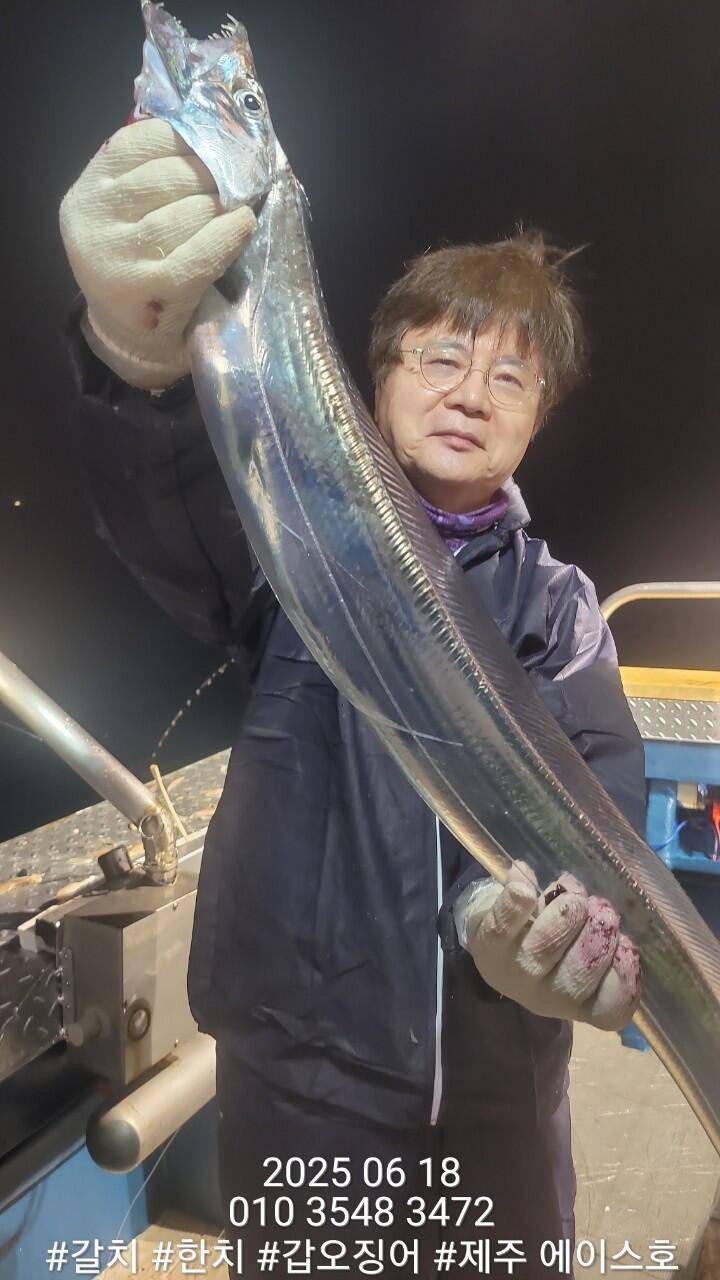 제주에이스호6월17일갈치조황입니다010 35483472010 3860 3472977톤22인승12석운영 (조황조행기 - 바다선상조황)