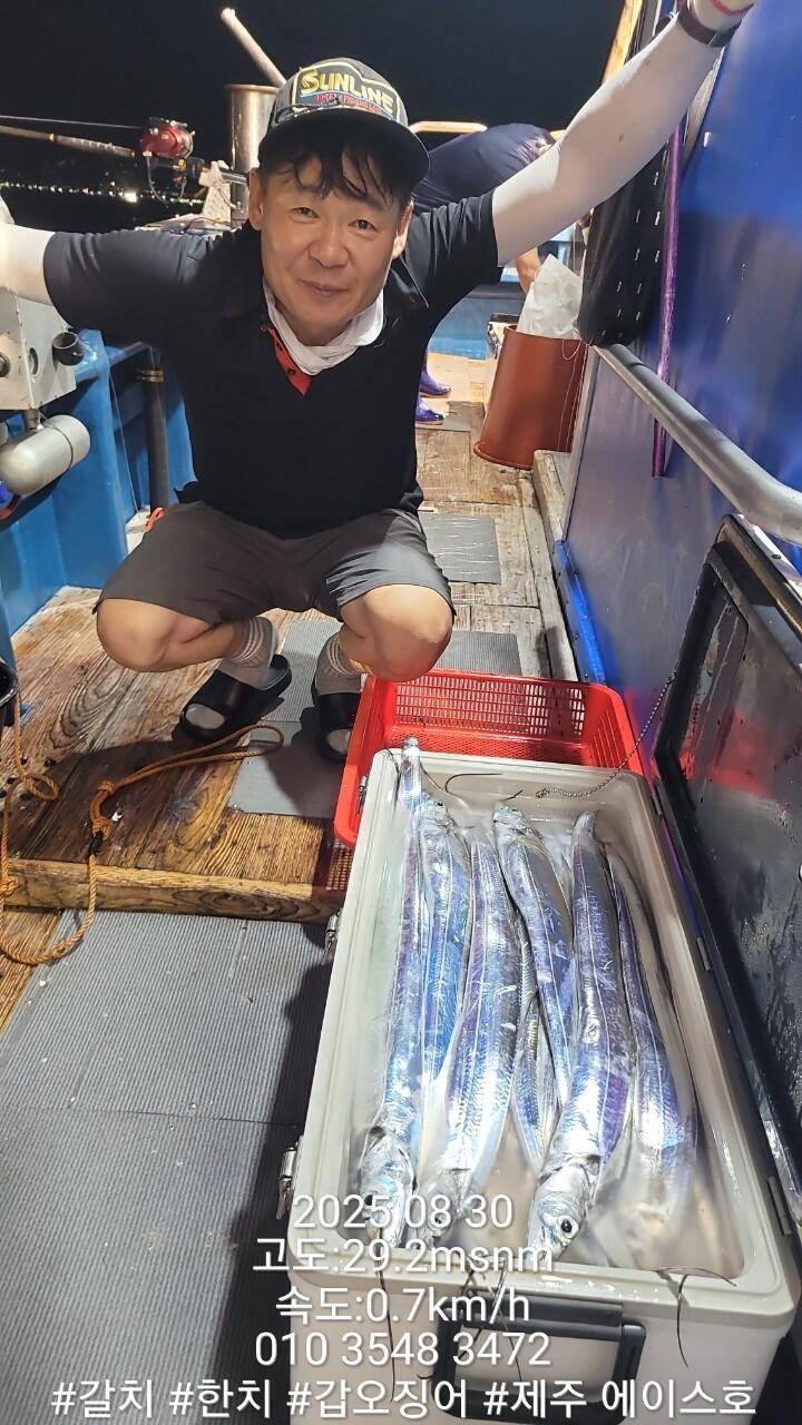제주에이스호8월29일제주갈치조황입니다010 35483472010 3860 3472977톤22인승12석운전좌석봉돌투등기장착 청결은보장 (조황조행기 - 바다선상조황)