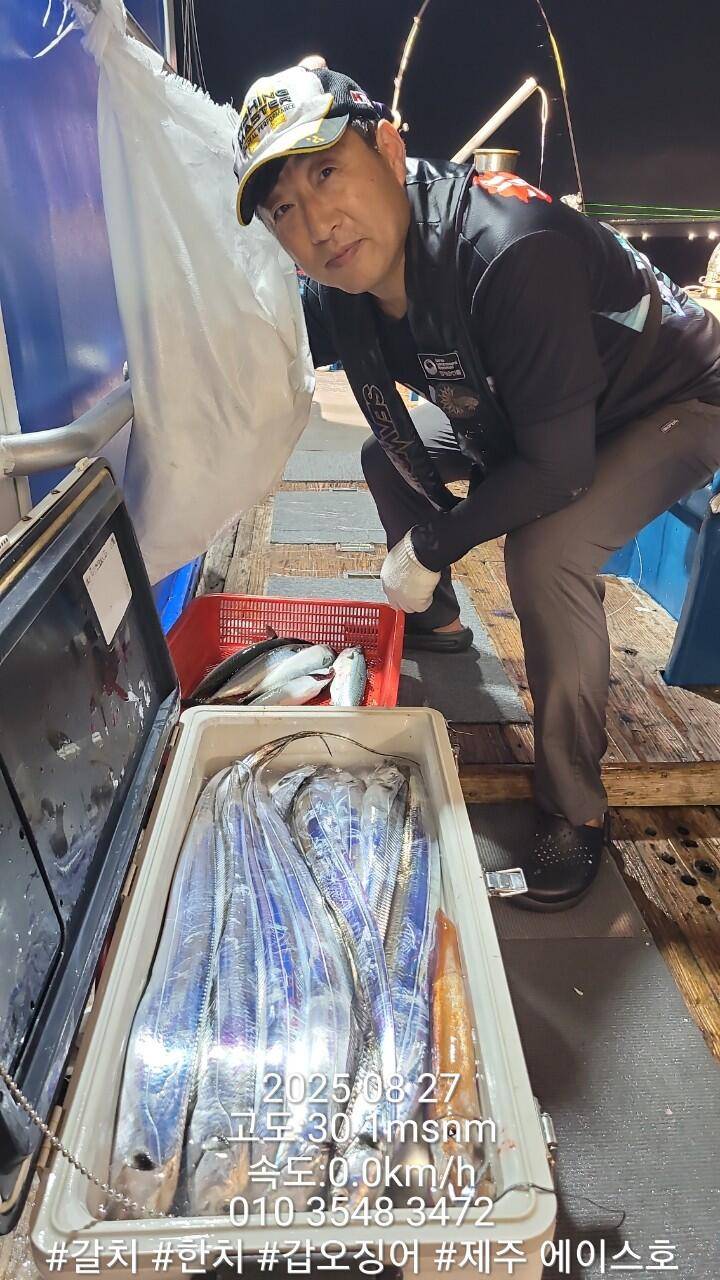 제주에이스호8월26일제주갈치조황입니다010 35483472010 3860 3472977톤22인승12석운전좌석봉돌투등기장착 청결은보장 (조황조행기 - 바다선상조황)