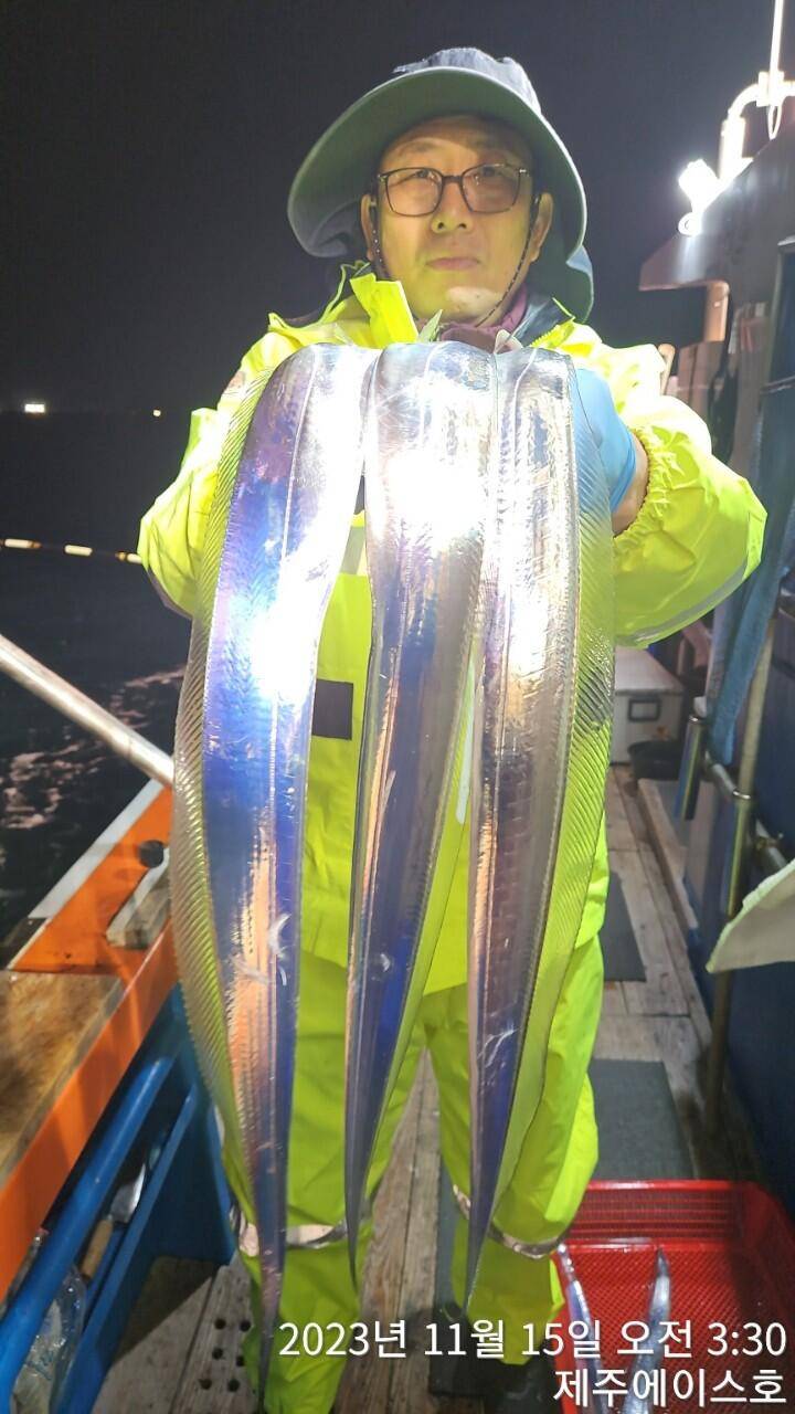 제주에이스호14일갈치조황입니다문의0103548347201038603472 (조황조행기 - 바다선상조황)