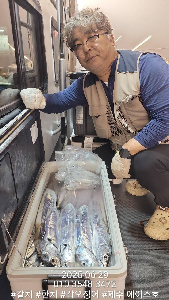 제주에이스호6월28일갈치조황입니다010 35483472010 3860 3472977톤22인승12석운영 봉돌투승기장착 (조황조행기 - 바다선상조황)