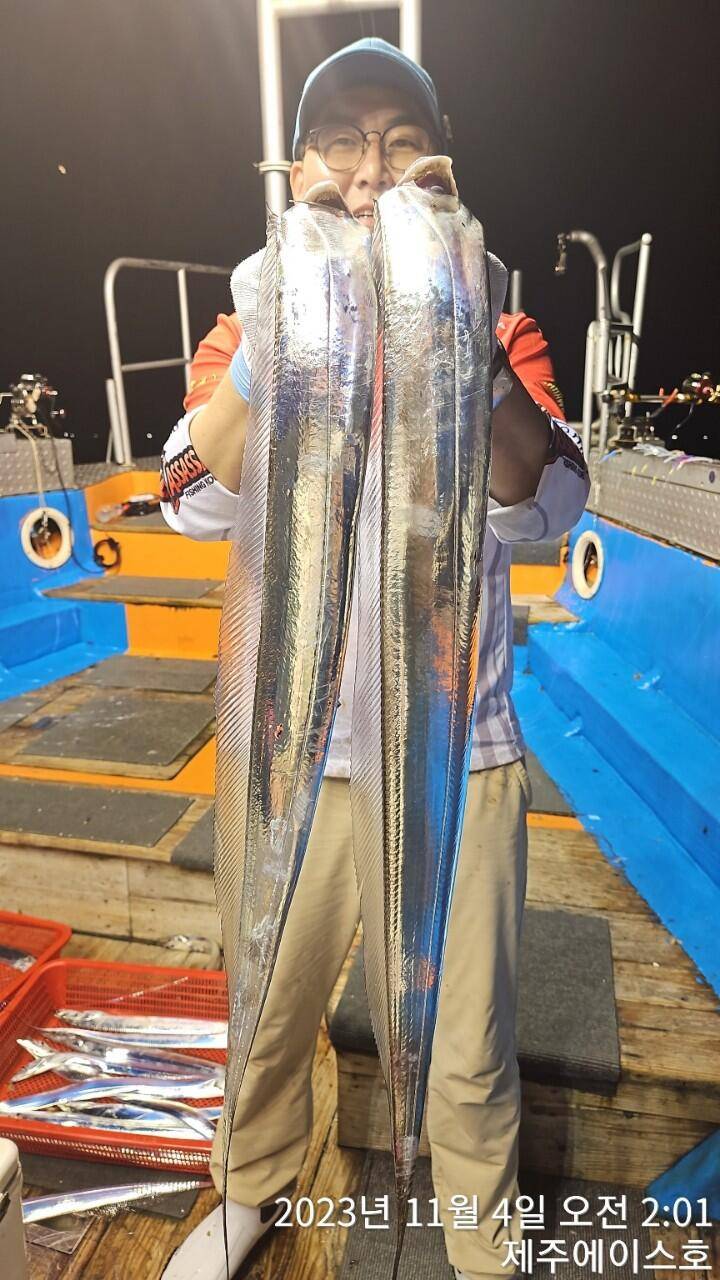 제주에이스호3일갈치조황입니다문의0103548347201038603472 (조황조행기 - 바다선상조황)
