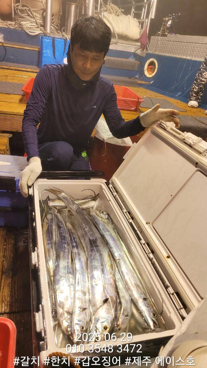 제주에이스호6월28일갈치조황입니다010 35483472010 3860 3472977톤22인승12석운영 봉돌투승기장착 (조황조행기 - 바다선상조황)